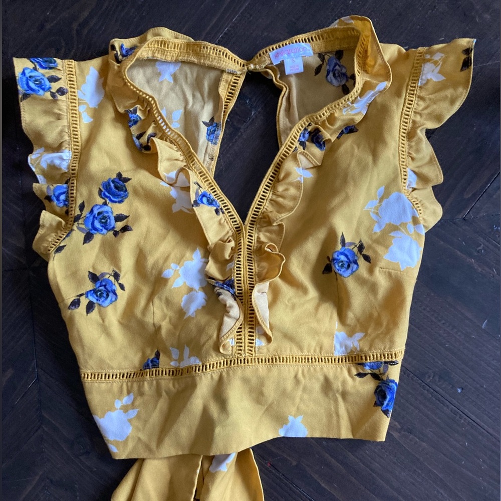 Cropped floral shirt